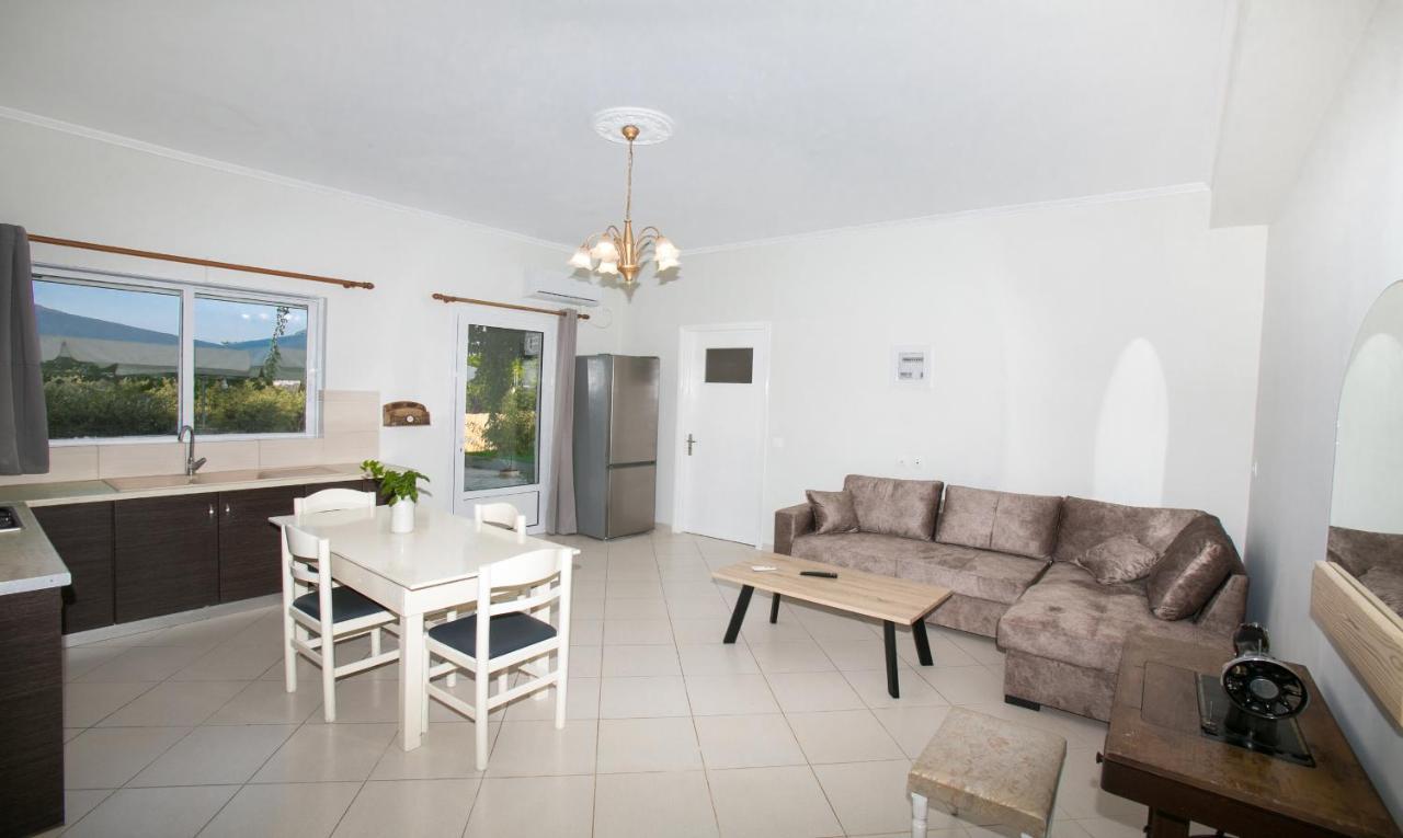 Babi'S Villa - Garden Apartment Lixouri Exterior photo
